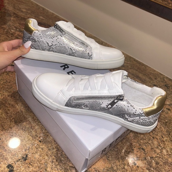 Snakeskin Star Pattern Women’s Sneaker - Picture 3 of 9